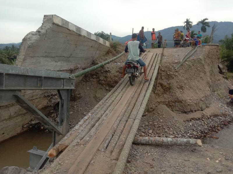 Jembatan Beling Pantai Dona Ambruk, Pemkab Agara Didesak Perbaiki