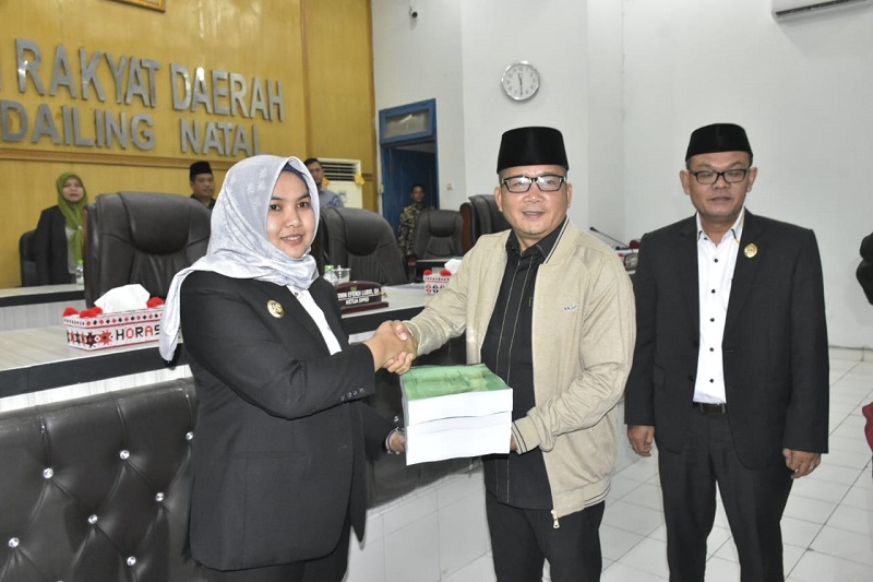 Wabup Madina Bicara Stunting Sampai Jelang Tengah Malam Di DPRD Wabup Madina Bicara Stunting Sampai Jelang Tengah Malam Di DPRD