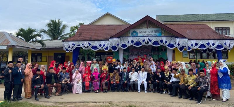 Kakan Kemenag Pembina Upacara Hari Guru Di MAN 1 Padangsidimpuan Kakan Kemenag Pembina Upacara Hari Guru Di MAN 1 Padangsidimpuan