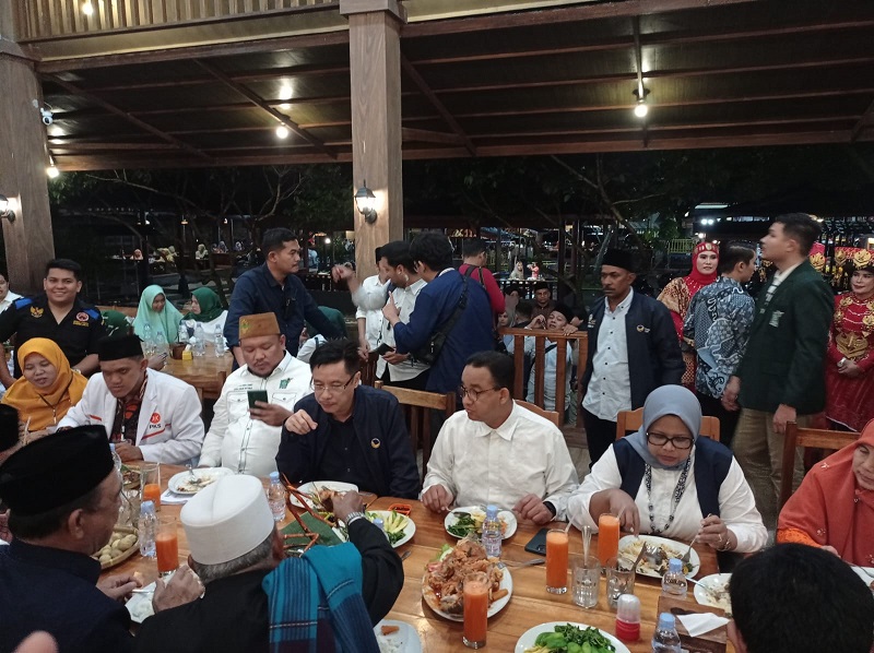 Kunjungan Anies Ke Binjai, Salat Di Masjid Agung Dan Makan Malam