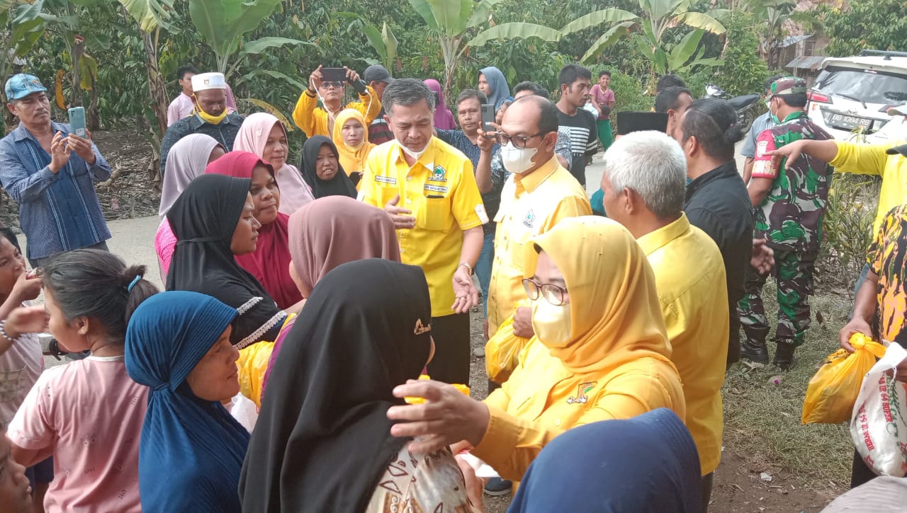 Gebrakan Srikandi Golkar Madina Bantu Warga Sampai Ke Pelosok