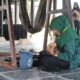 Jaliyah Jabat saat memerankan sebagai seorang ibu, yang sedang mengayun anaknya. Dan ini sudah menjadi tradisi adat masyarakat Aceh Singkil. WASPADA/Ariefh