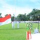 Bupati Labura,Hendriyanto Sitorus menghormat bendera merah putih pada upacara peringatan Hari Pahlawan Ke-78 di Lapangan Pancasila Sakti Merbau, Jumat (10/11). Waspada/ist