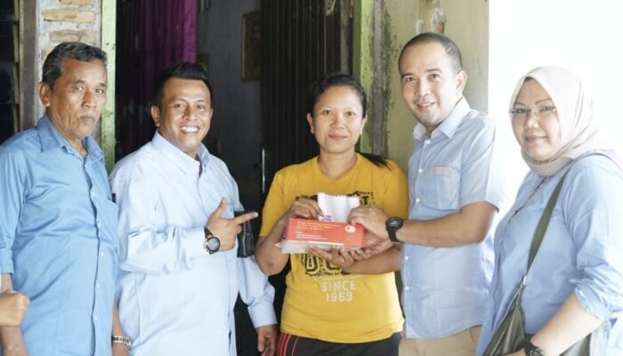 Gerindra DS Bagikan Seribu Paket Makan Dan Susu