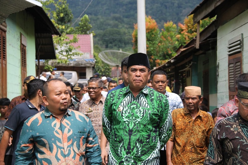 Kisah Bupati Madina Di Lokasi Kebakaran Hutapuli