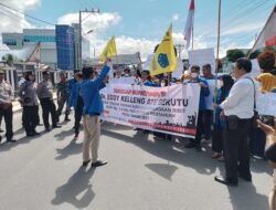Puluhan Mahasiswa Demo Desak Agar Bupati Ditangkap