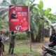 Personel Satpol PP bersama Panwascam saat menertibkan alat peraga sosialisasi Pemilu 2024 yang berada di salah satu kecamatan dalam wilayah Kabupaten Aceh Tamiang. (Waspada/Yusri).
