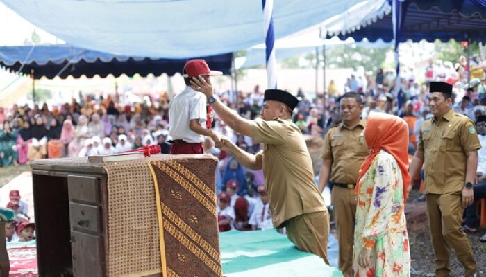 Bupati Dan Istri Resmikan MDA Di Desa Bangunpurba