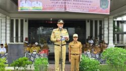 Wabup Labura, H. Samsul Tanjung, MH menyampaikan pidato sambutan bupati pada apel gabungan di halaman Kantor Bupati, Selasa (21/11). Waspada/ist