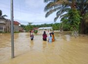 Kondisi banjir di Desa Piasa Hulu l, Kec Tinggi Raja, Kab Asahan, banjir ini kiriman ini karena luapan sungai akibat tingginya curah hujan di hulu. Waspada/Ist