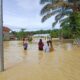 Kondisi banjir di Desa Piasa Hulu l, Kec Tinggi Raja, Kab Asahan, banjir ini kiriman ini karena luapan sungai akibat tingginya curah hujan di hulu. Waspada/Ist