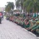 Anggota Linmas Kabupaten Aceh Barat mengikuti latihan di halaman Kantor Bupati Aceh Barat, Rabu (22/11).(Waspada/Muji Burrahman)