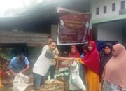 PT BSP Salurkan Bibit Bebek Kepada Warga Kurang Mampu