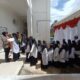 Peserta Calon P3K Kab Nagan Raya yang mengikuti Tes CAT saat diperiksa tim keamanan, Kamis (23/11).(Waspada/Muji Burrahman)