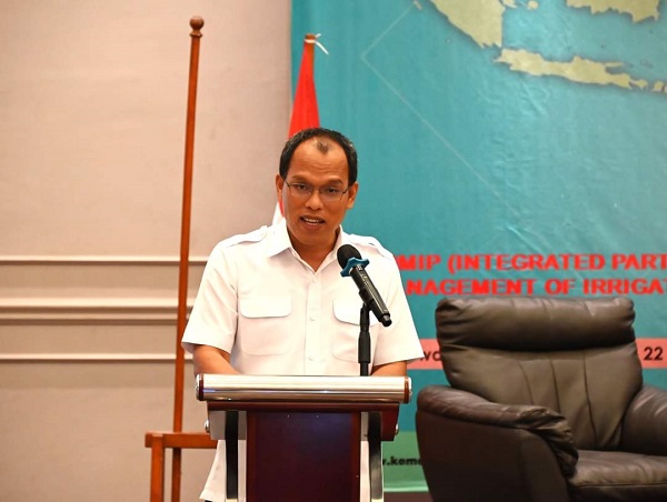 BUPATI Humbahas, Dosmar Banjarnahor memaparkan pengembangan pertanaman jagung di Humbahas di sela penandatanganan kerjasama kemitraan agribisis dengan PT. Indofood Fortuna Makmur. Waspada/Ist