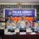 Kapolres Tapanuli Tengah, AKBP Basa Emden Banjarnahor, Wakapolres, Kasat Reskrim, Kasubsi Penmas Seksi Humas Polres Tapanuli Tengah Ekspose hasil Operasi Sikat Toba 2023 selama 20 hari di Aula Parama Satwika Polres Tapteng, Kamis (23/11). Waspada/ist