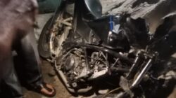 SEPEDA motor jenis matic yang mengalami kerusakan dalam peristiwa tabrakan beruntun di ruas jalan Tanjungtiram- Nibung Hangus.Waspada/Ist