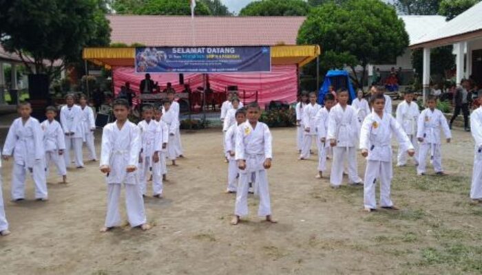 Atraksi Karate Siswa SMPN 4 Pagaran Taput Meriahkan Hari Guru