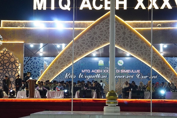Acara pembukaan MTQ XXXVI tingkat Provinsi Aceh di Kabupaten Simeulue. Minggu (26/11) malam oleh Pj Gubernur Achmad Marzuki. Waspada/Rahmad