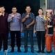 Wakapolres Kompol Pardamean (enam kiri) Hutahaean pose bersama tim tari Tortor Sombah Simalungun dan lainnya usai mewakili Kapolres AKBP Yogen Heroes Baruno melepas tim tari itu dari halaman Yayasan Perguruan Sultan Agung, Jl. Surabaya, Pematangsiantar, Senin (27/11) untuk mengikuti pegelaran seni budaya dan deklarasi Pemilu damai di Istana Maimun, Kota Medan.(Waspada-ist).