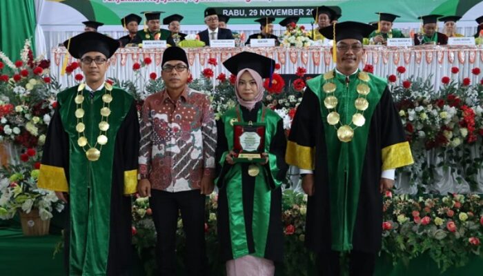 Lulus IPK Tertinggi, Rektor IAIN Langsa Berikan Beasiswa S2