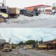 Antrean mobil di SPBU Blang Muko Kecamatan Kuala Kabupaten Nagan Raya, Rabu (29/11).(Waspada/Muji Burrahman)