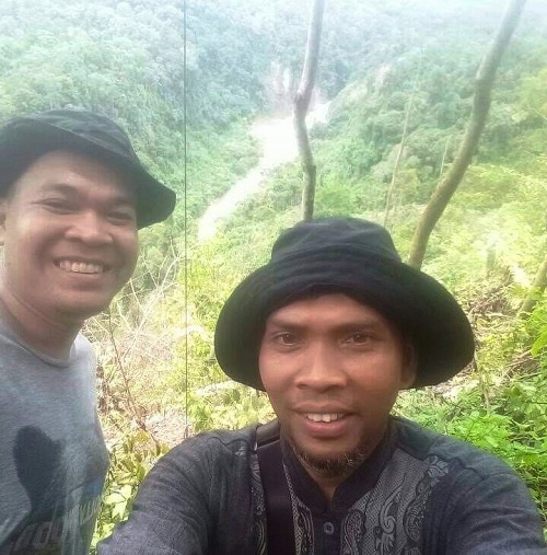 JUNAIDI Simbolon (kanan), Pelaksana PDAM Kota Subulussalam. (Waspada/Ist)