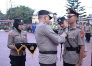 Kapolres Langsa, AKBP Muhammadun, SH saat memimpin sertijab Kasat Reskrim, Kasat Lantas dan Kapolsek Rantau Selamat di lapangan apel Mapolres, Rabu (15/11). Waspada/dede