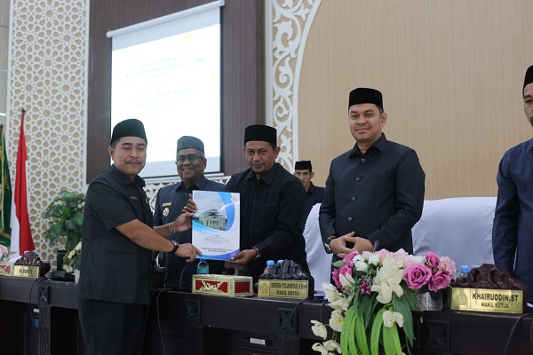 Pemkab bersama DPRK Aceh Utara sepakati APBK TA 2024 senilai sebesar Rp2,569 triliun, dalam Rapat Paripurna ke-7 masa persidangan III DPRK Aceh Utara tahun sidang 2023, Rabu (29/11) sore. Waspada/ist