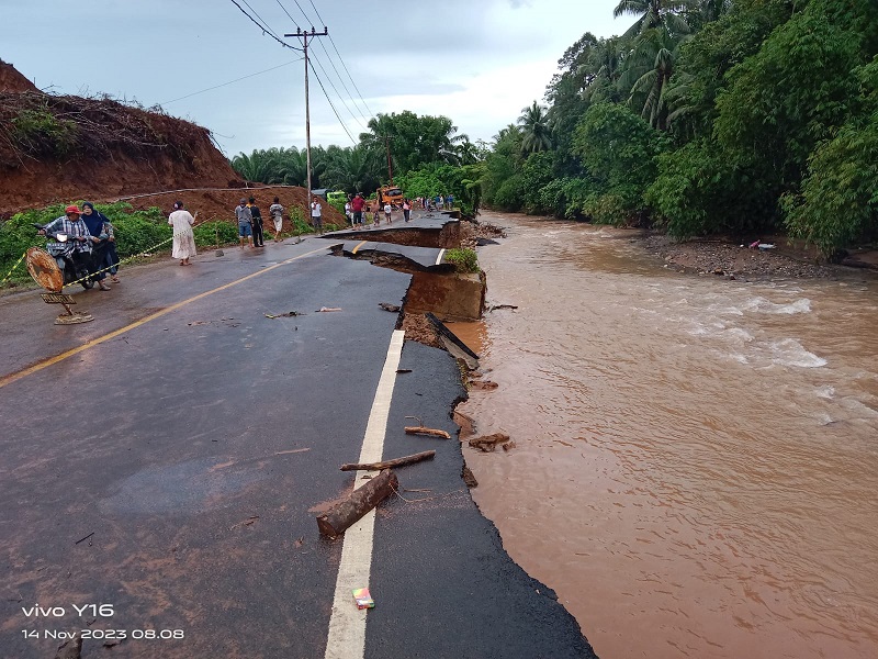 Jalan Nasional Pantai Barat Tapsel-Madina Amblas, Hindari Jalur Batangtoru