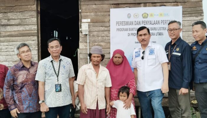 Kolaborasi Komisi VII DPR Dan ESDM Pasang Baru Listrik Gratis 249 RT