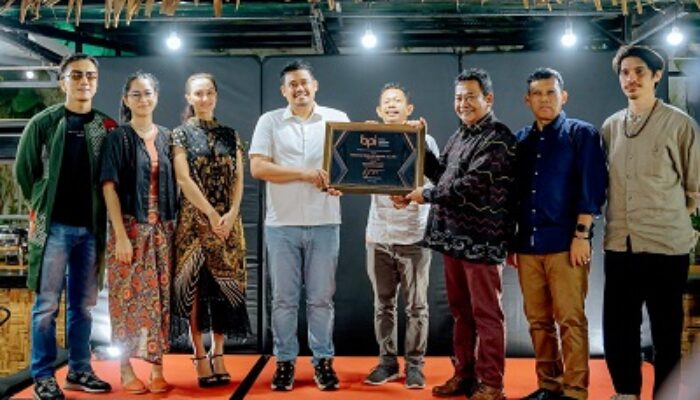 Bobby Nasution Terima Penghargaan Pelopor Kebangkitan Film Medan Menuju Kota Film di Indonesia
