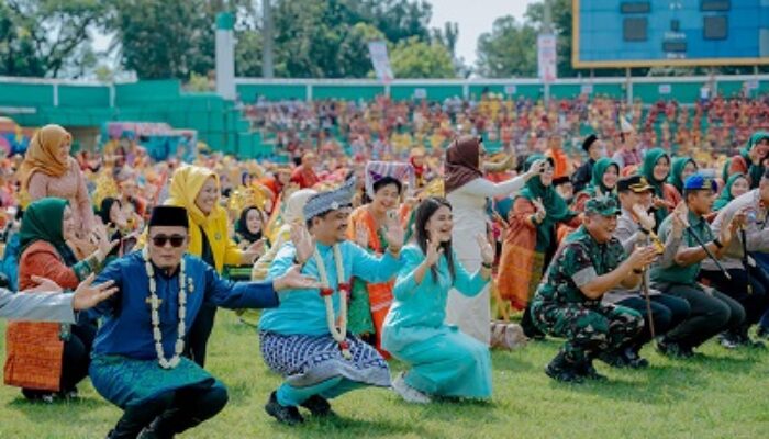 Meriahkan Hari Guru, Tarian Multietnis 10.000 Pahlawan Tanpa Tanda Jasa Medan Pecahkan Rekor Muri