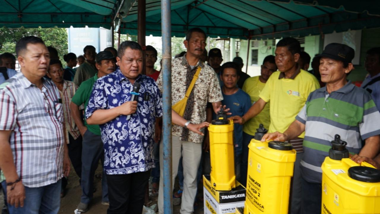 Serahkan Mesin Pemipil Jagung Di Tapsel, Lamhot Sinaga Konsisten Perjuangkan Aspirasi Rakyat