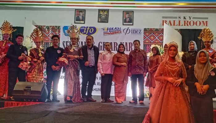 Peserta Didik LKP IFO Bidang Tata Rias Pengantin Lulus Dan Gelar Karya
