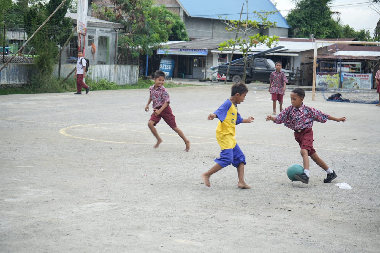 Bobby Nasution Bangun Lapangan, Anak-anak Tak Lagi Main Bola Di Jalan