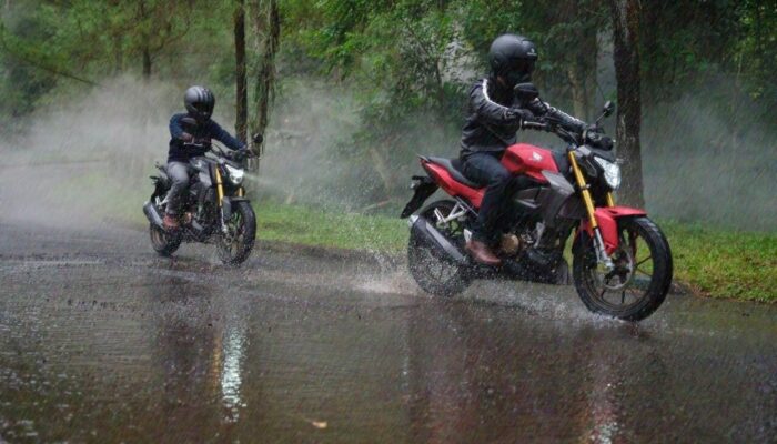 Cegah Ancaman Aquaplaning Saat Hujan