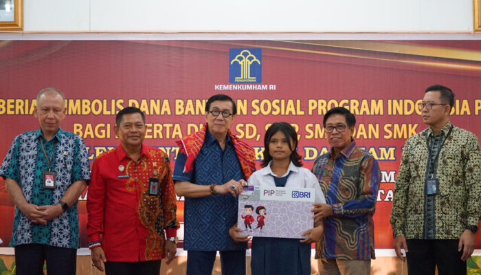 Menkumham Serahkan Bantuan Dana Pendidikan PIP Di Sumut