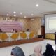 NARASUMBER menyampaikan pemaparan di acara Literasi Siaran Sehat, yang digelar KPID Sumut di aula Kantor Camat Medan Timur, Jl. HM. Said No 1, Perintis, Kecamatan Medan Tim., Medan, Sabtu (2/12). Waspada/Partono Budy