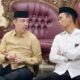 CALEG DPR RI Dapil Sumut 1, H. Abdillah, SE, Ak, MBA (kiri) berbincang dengan ulama kondang, Ustadz Abdul Somad (UAS) di Medan, baru-baru ini. Waspada/Ist