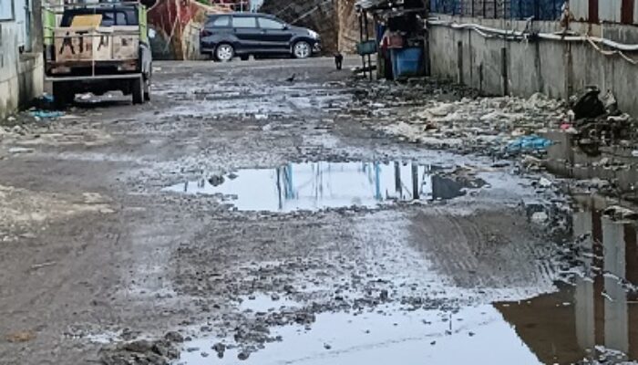 Kondisi Jalan Di Pelabuhan Perikanan Samudera Belawan Memprihatinkan
