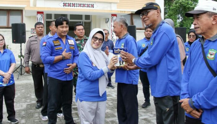 Wali Kota P. Siantar Beri Makanan Tambahan Kepada Lansia