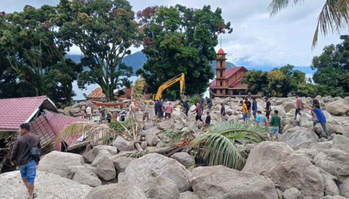 Longsor Batu Ratakan Puluhan Rumah Di Baktiraja, 12 Orang Hilang