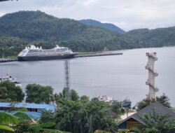 582 Penumpang Kapal Pesiar MS Azamara Journey Singgahi Teluk Sabang