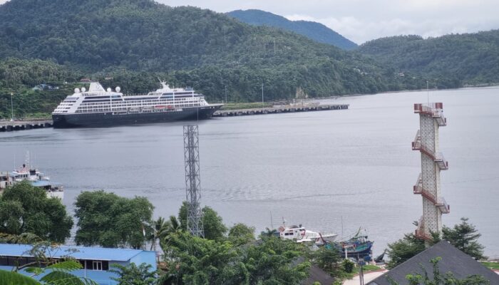 582 Penumpang Kapal Pesiar MS Azamara Journey Singgahi Teluk Sabang