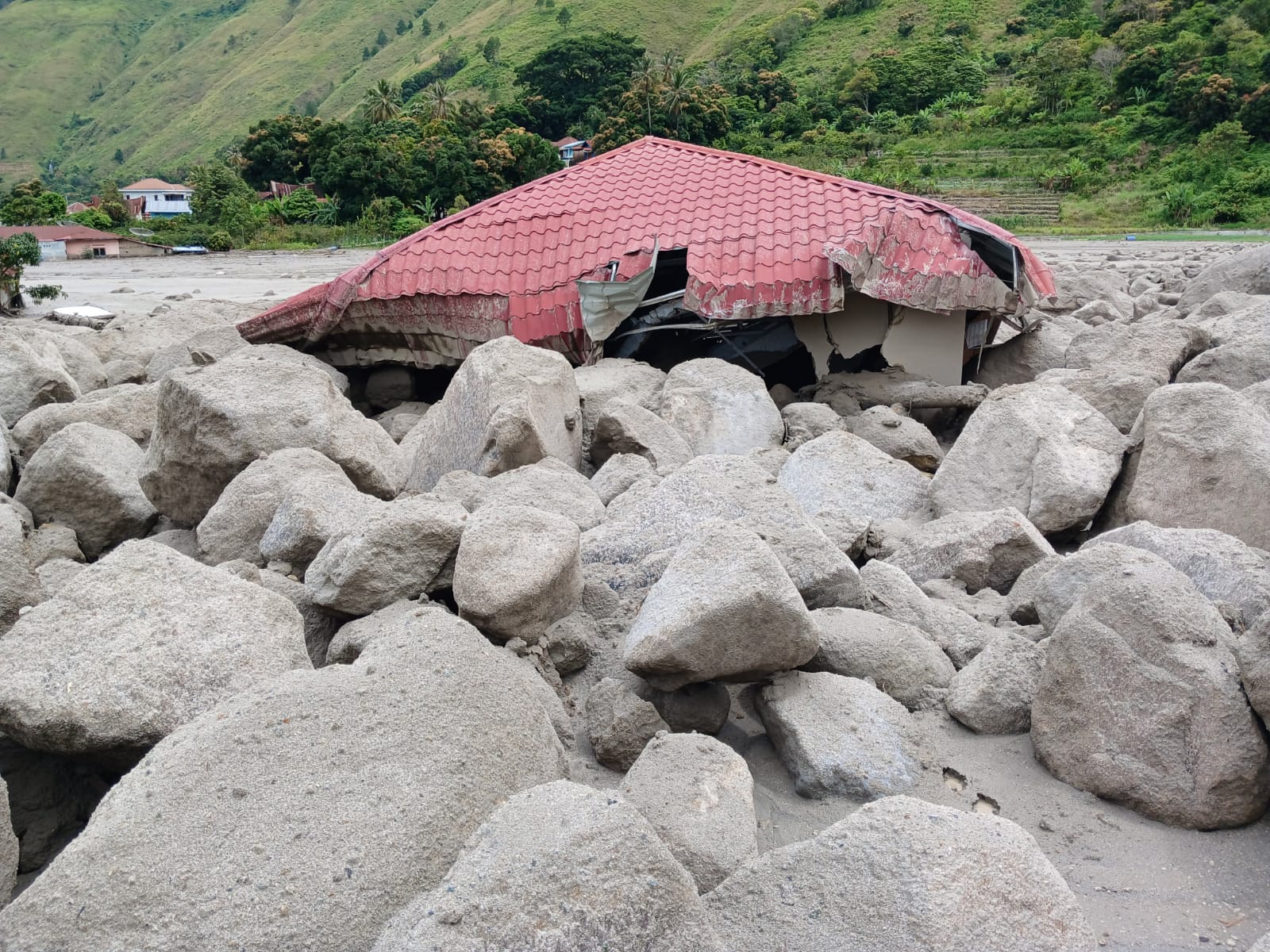 Longsor Di Baktiraja, 35 Rumah Rusak Berat