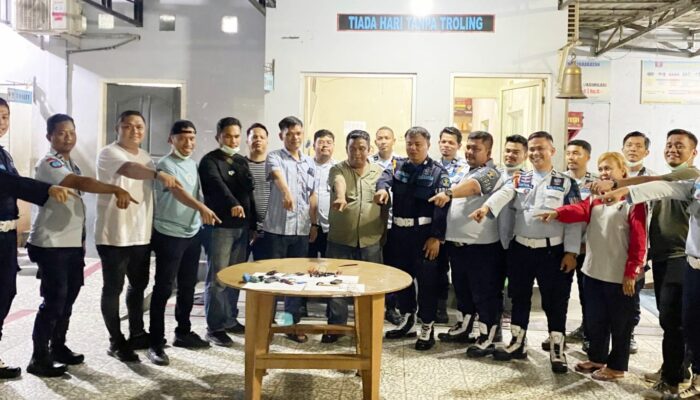 Razia Jelang Nataru, Lapas Lubukpakam Sita 4 HP Dan 6 Sajam