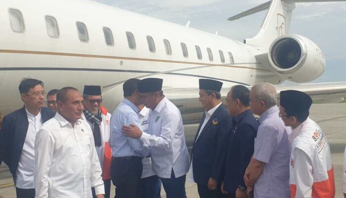 Anies Peluk Hangat Sukhairi