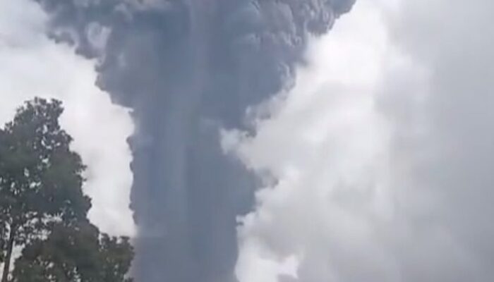 Gunung Marapi Singgalang Meletus, Warga Panik Berhamburan Keluar Rumah