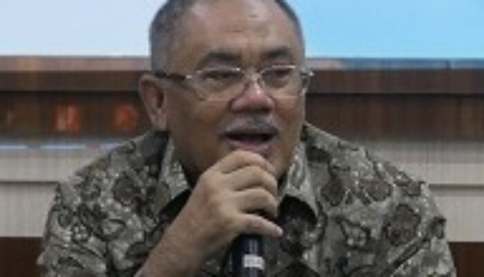 Pemimpin Menebar Cinta Bukan Pesona